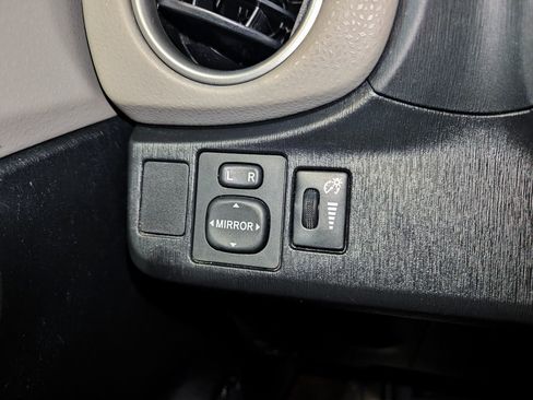 Used 2014 Toyota Yaris LE FWD image 32