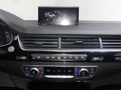 Used 2019 Audi Q7 3.0T Prestige w/ Prestige Package AWD/4WD image 40