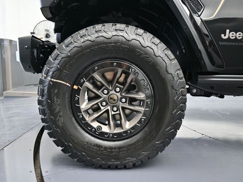 Used 2025 Jeep Wrangler Unlimited Rubicon 392 image 10