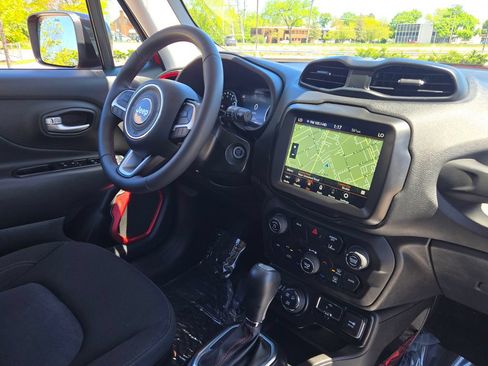 Used 2023 Jeep Renegade Trailhawk AWD/4WD image 7