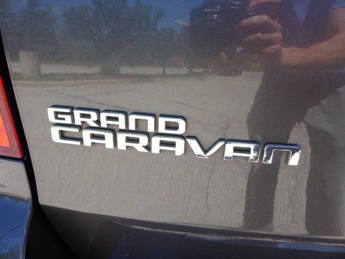 Used 2019 Dodge Grand Caravan SE w/ UConnect Hands-Free Group FWD image 8
