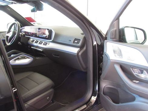 Used 2025 Mercedes-Benz GLS 450 4MATIC image 20