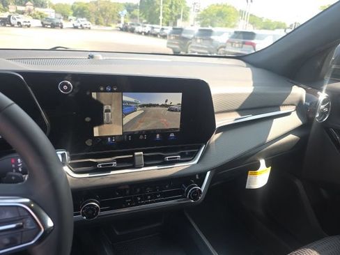 New 2026 Chevrolet Equinox LT w/ Safety and Technology Package AWD/4WD image 23