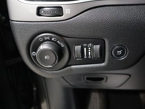 Used 2019 Jeep Cherokee Limited image 33