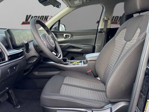 Used 2025 Kia Sorento LX image 9