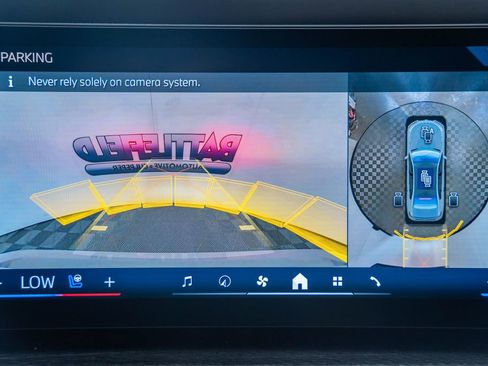 Used 2025 BMW 750e xDrive image 47