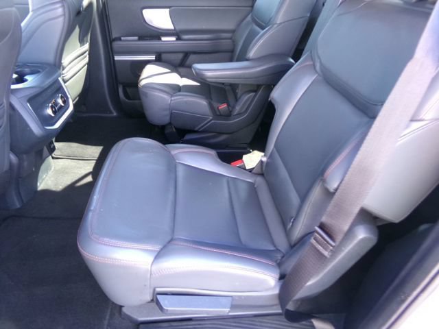 Used 2025 Ford Expedition Max Active AWD/4WD image 3