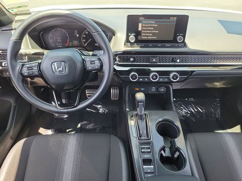 Used 2024 Honda Civic Sport image 4