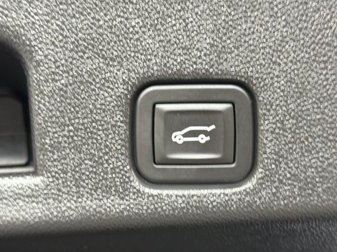 Used 2024 Chevrolet Traverse Z71 AWD/4WD image 36