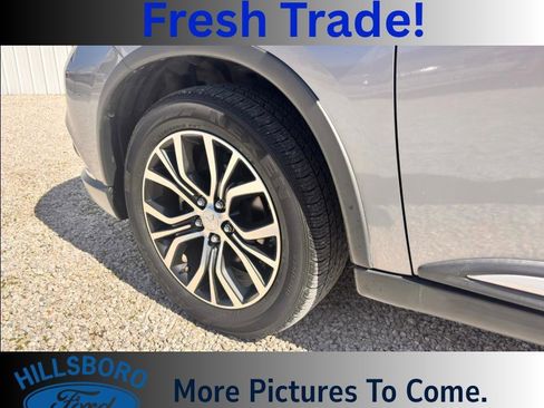 Used 2016 Mitsubishi Outlander SE image 3