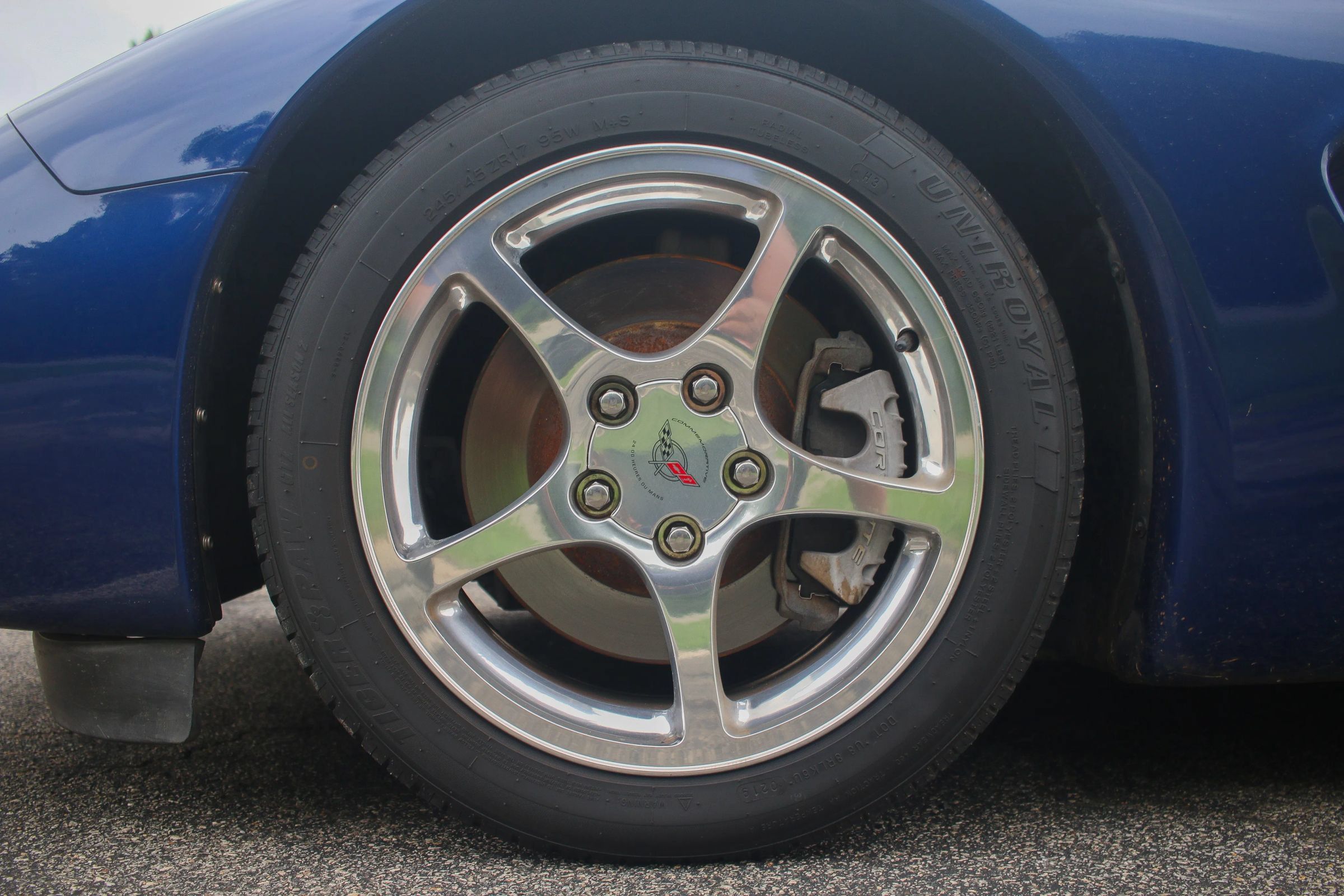 Used 2004 Chevrolet Corvette Convertible w/ Preferred Equipment Group RWD image 12