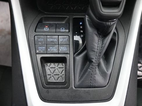 Used 2022 Toyota RAV4 XLE w/ Convenience Package AWD/4WD image 16