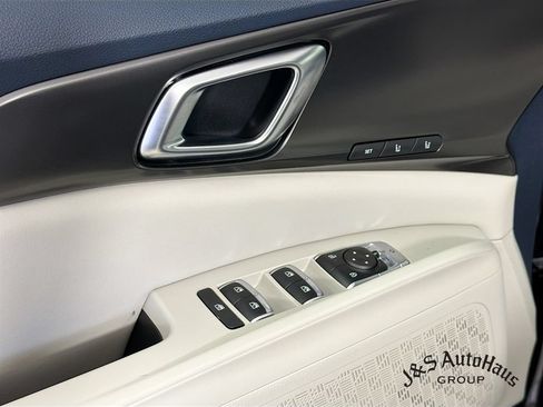 Used 2025 Kia Carnival SX w/ SX Dark Edition Package FWD image 23