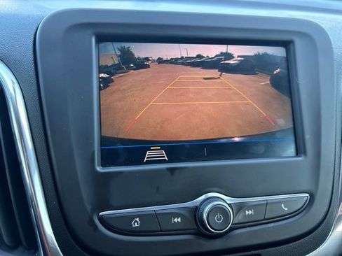 Used 2021 Chevrolet Equinox LT FWD image 15
