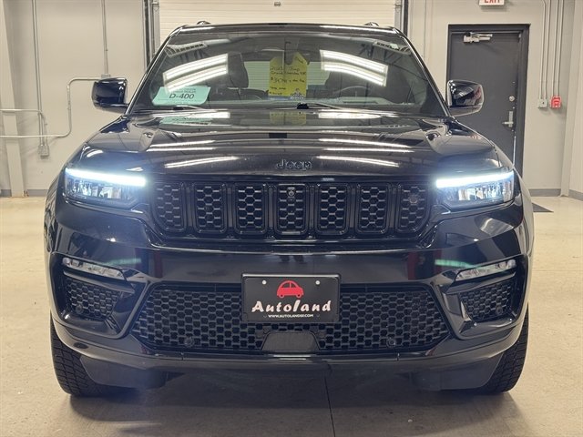 Used 2023 Jeep Grand Cherokee Summit AWD/4WD image 2
