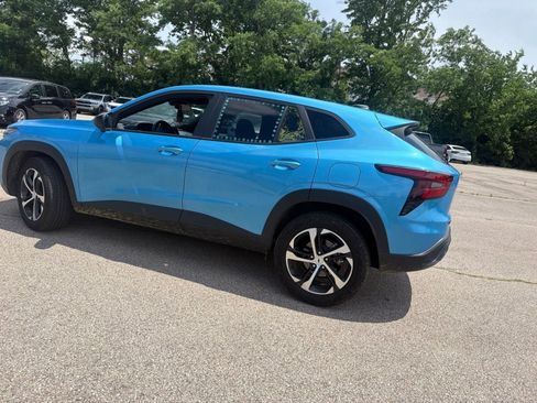 Used 2025 Chevrolet Trax RS w/ Sunroof Package FWD image 27