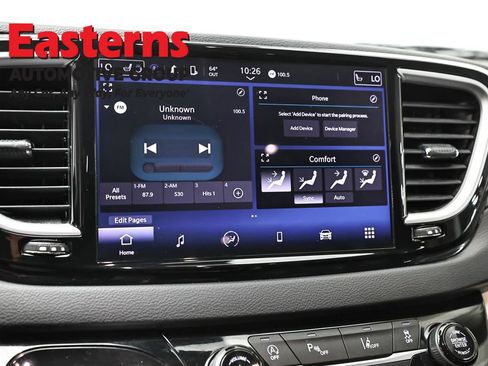 Used 2023 Chrysler Pacifica Touring-L FWD image 19