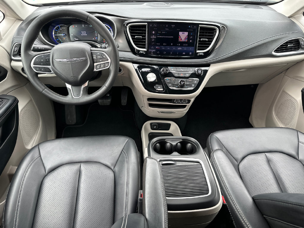 Used 2024 Chrysler Pacifica Limited FWD image 23