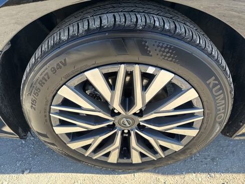 Used 2025 Nissan Altima 2.5 SV FWD image 24