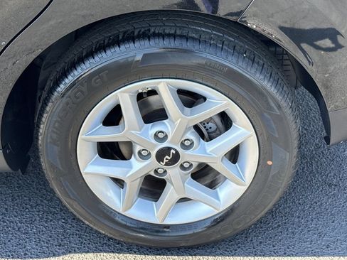 Used 2025 Kia Soul LX w/ LX Technology Package FWD image 19