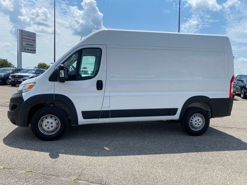 Used 2025 RAM ProMaster 2500 w/ Convenience Group FWD image 3