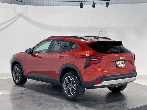 Used 2024 Chevrolet Trax LT FWD image 13