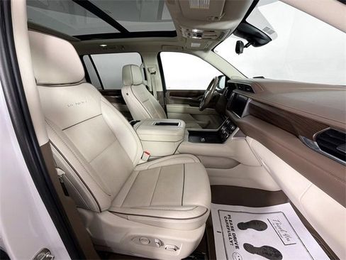 Used 2022 GMC Yukon XL Denali image 27