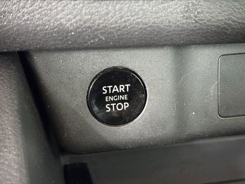 Used 2024 Nissan Rogue SV image 25