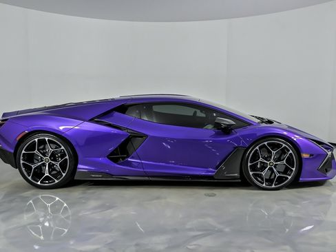 Used 2024 Lamborghini Revuelto image 17