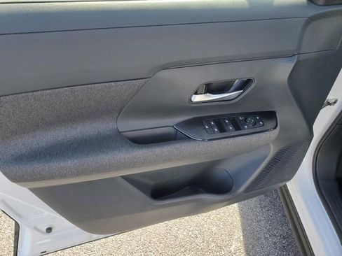 Certified 2025 Nissan Kicks SV image 15