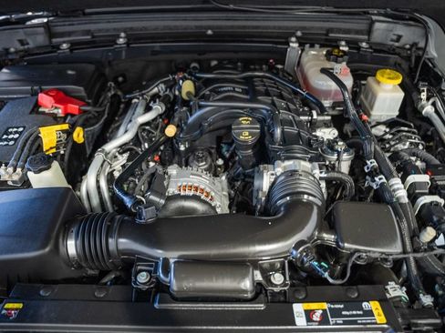 Used 2023 Jeep Gladiator Sport AWD/4WD image 19