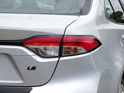 Used 2025 Toyota Corolla LE FWD image 12