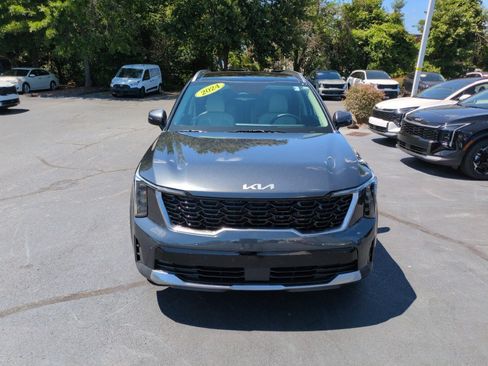 Used 2024 Kia Sorento EX w/ Panoramic Sunroof Package FWD image 2