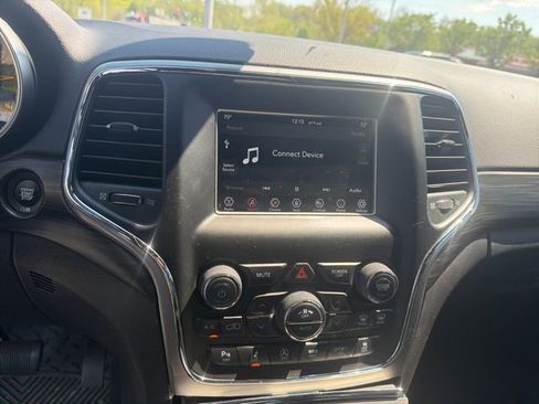 Used 2021 Jeep Grand Cherokee Laredo image 13