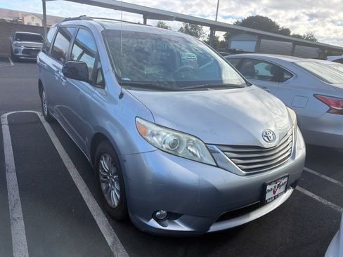 Used 2013 Toyota Sienna XLE FWD image 1