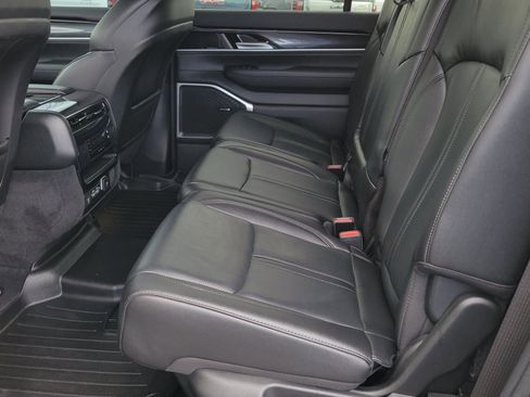 Used 2022 Jeep Wagoneer Series I image 8