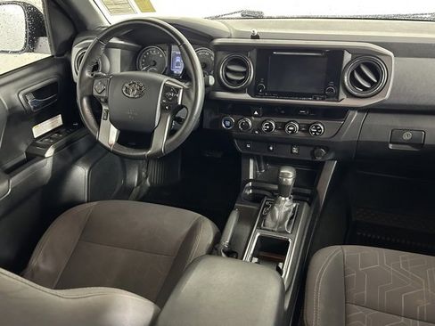 Used 2017 Toyota Tacoma TRD Off-Road w/ Tow Package (A/T) image 11