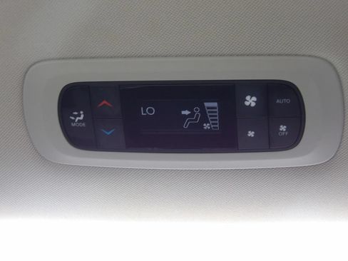Used 2024 Chrysler Pacifica Touring-L FWD image 23