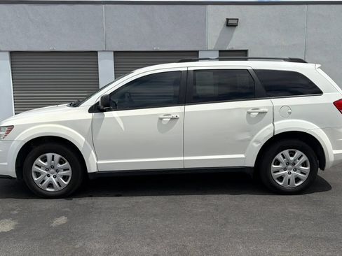 Used 2016 Dodge Journey SE w/ Flexible Seating Group FWD image 2