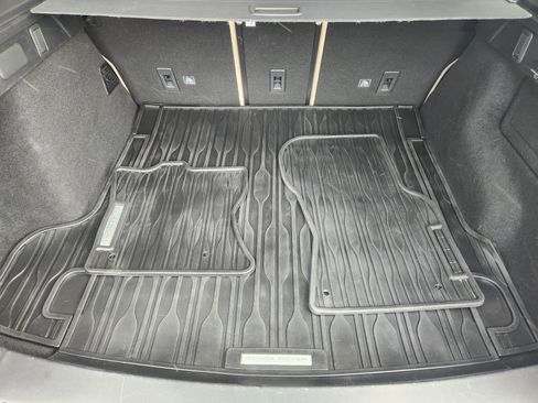 Used 2020 Land Rover Range Rover Velar S image 21