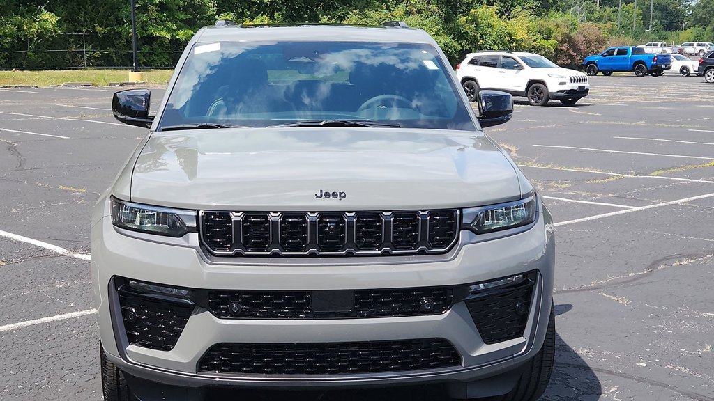 New 2027 Jeep Grand Cherokee Limited AWD/4WD image 2