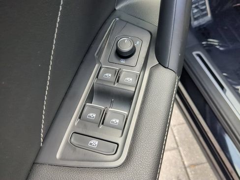 Certified 2022 Volkswagen Tiguan SE R-Line FWD image 18