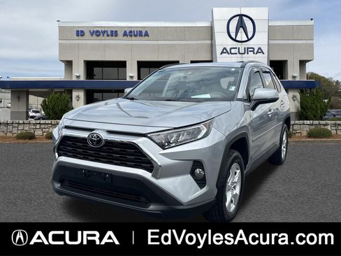 Used 2020 Toyota RAV4 XLE w/ Convenience Package FWD image 1