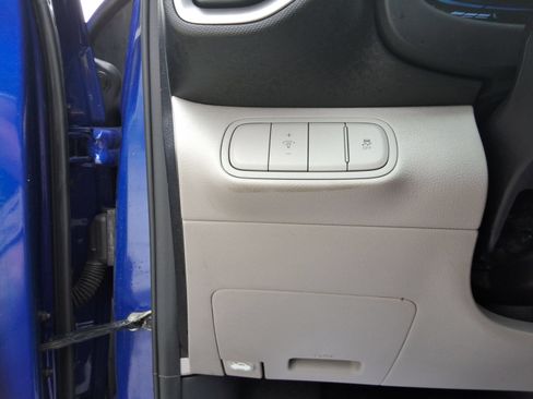 Used 2023 Hyundai Venue SEL FWD image 20