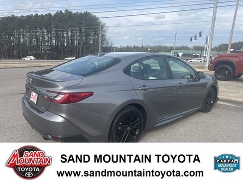 Used 2025 Toyota Camry SE image 3