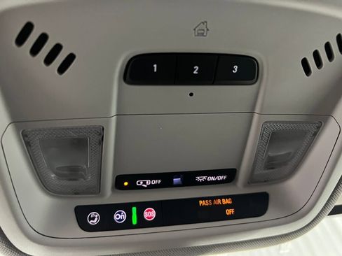 Used 2020 Chevrolet Traverse LT image 14