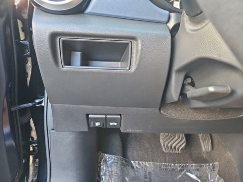 Used 2025 Nissan Versa SV FWD image 25