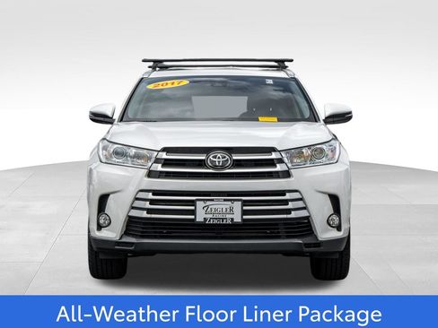 Used 2017 Toyota Highlander XLE AWD/4WD image 2