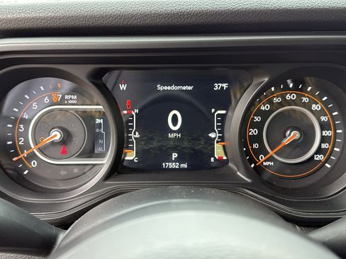 Certified 2024 Jeep Gladiator Sport image 17