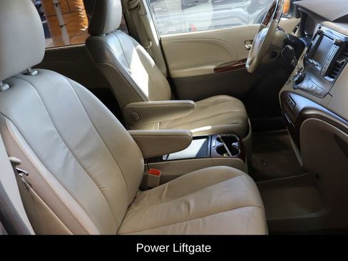 Used 2011 Toyota Sienna Limited w/ Premium Pkg image 14